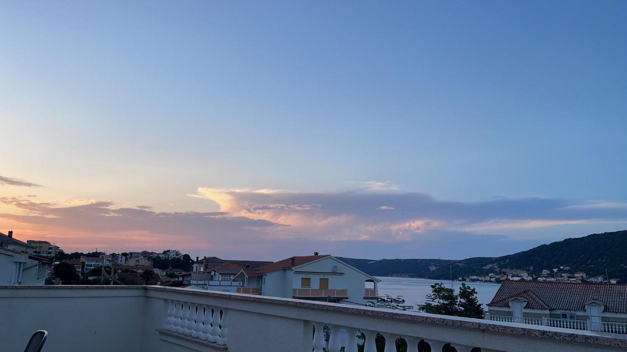 Superior Rooms Sea Side View Rab Town Buitenkant foto