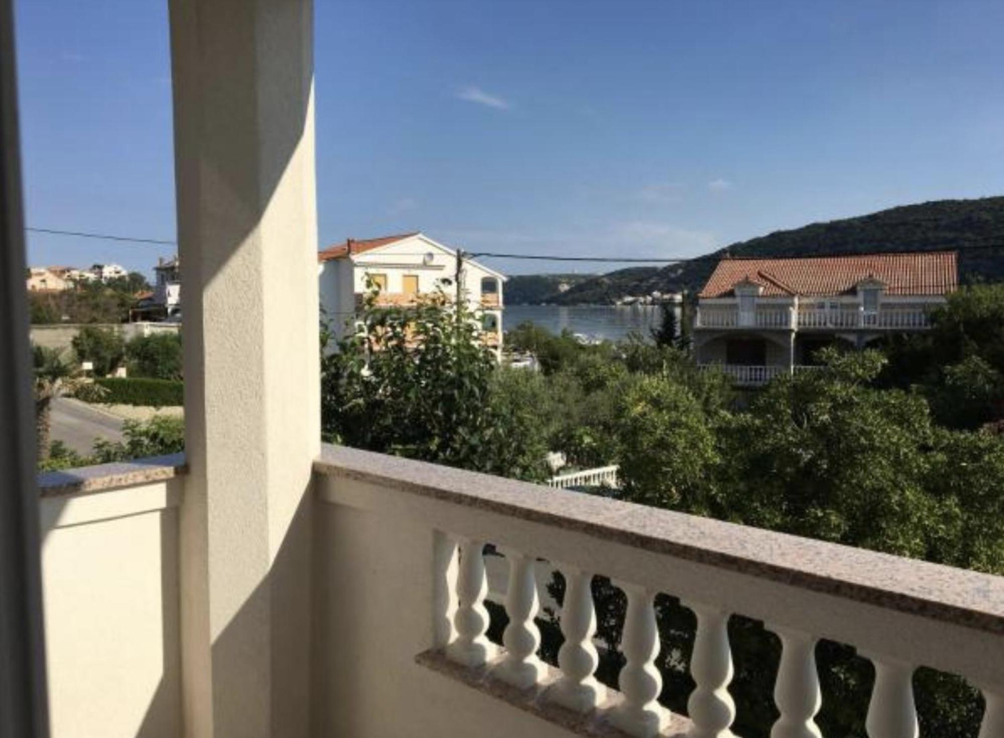 Superior Rooms Sea Side View Rab Town Buitenkant foto