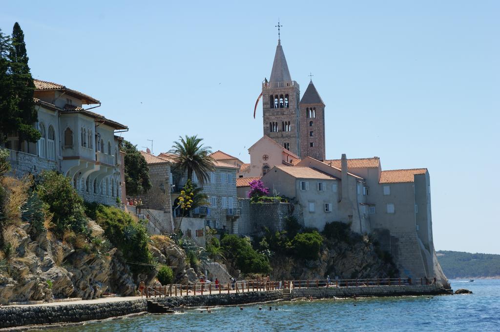 Superior Rooms Sea Side View Rab Town Buitenkant foto