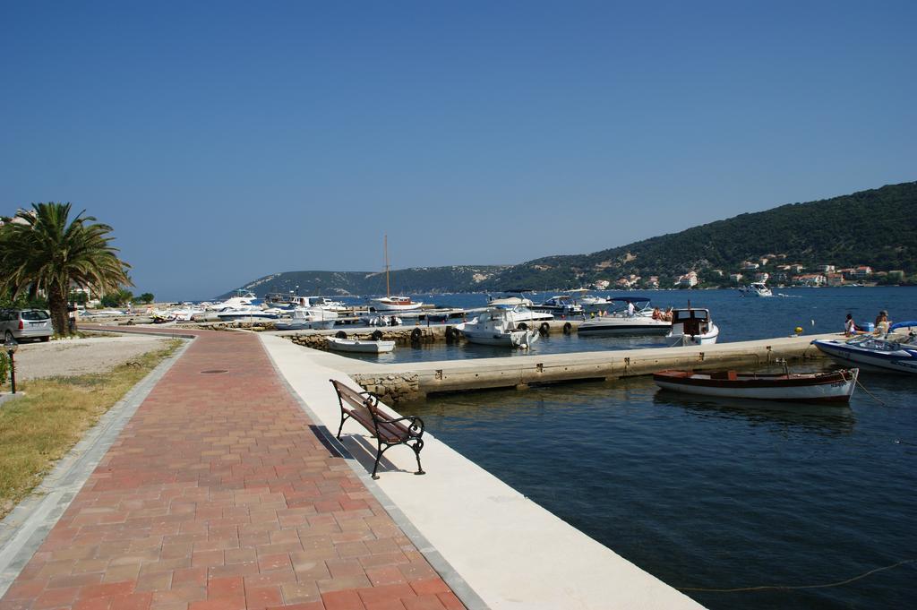 Superior Rooms Sea Side View Rab Town Buitenkant foto
